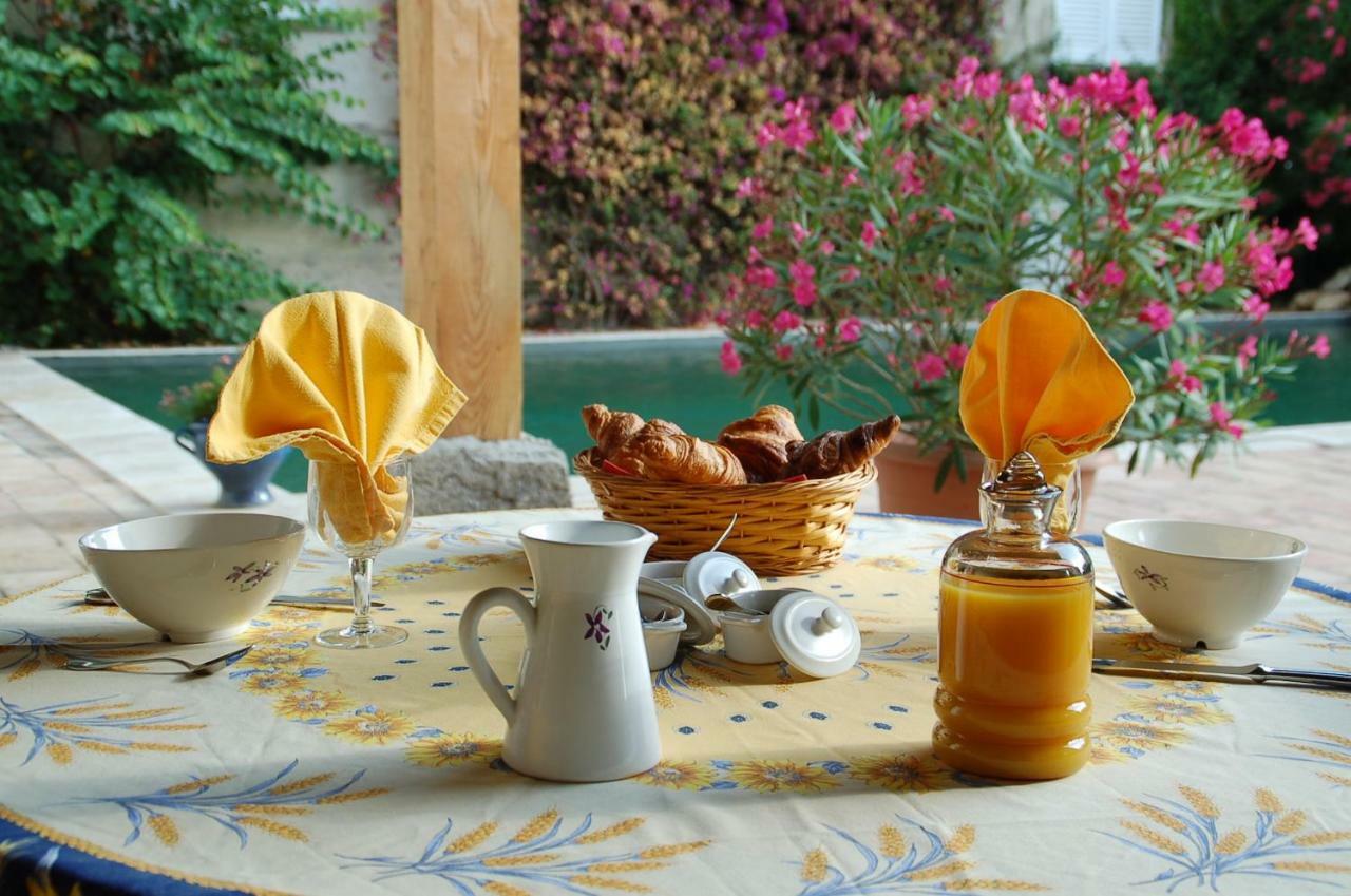 Bed and Breakfast Le Mazet De Tourrettes Екстер'єр фото